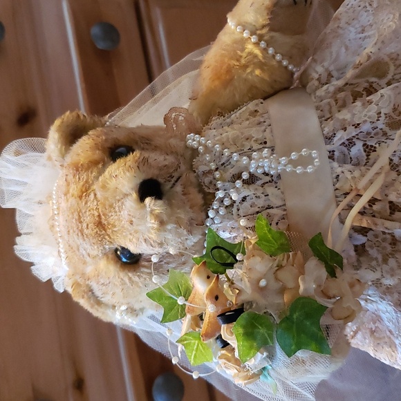 Bride and Groom Tea Bears - Picture 6 of 9